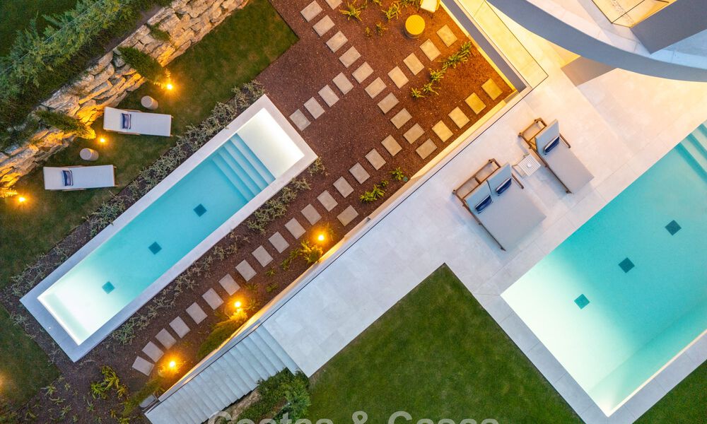 Advanced designer villa for sale just a stone’s throw from the golf course, in the heart of Nueva Andalucía, Marbella 798430