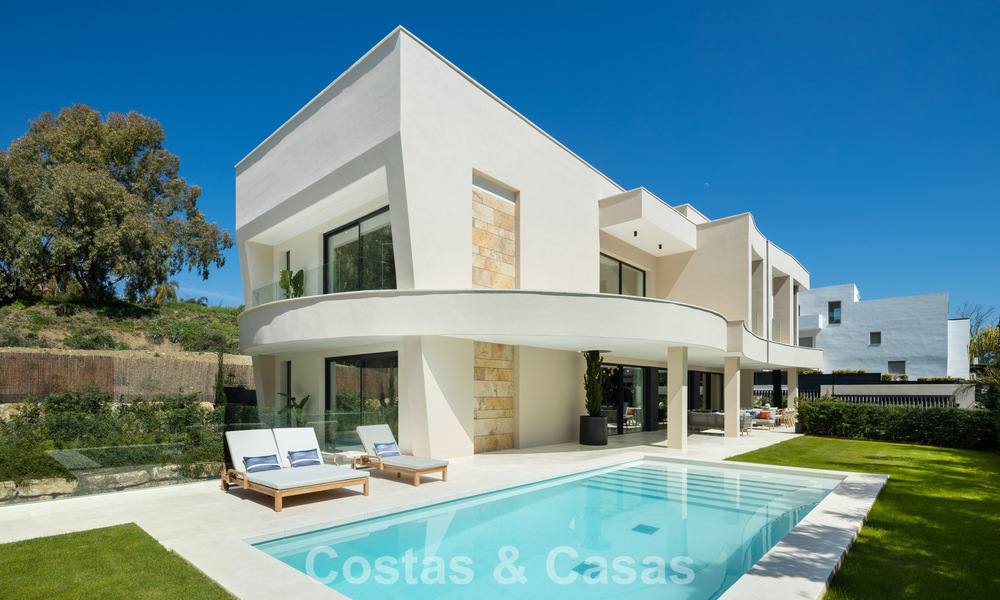 Advanced designer villa for sale just a stone’s throw from the golf course, in the heart of Nueva Andalucía, Marbella 798453