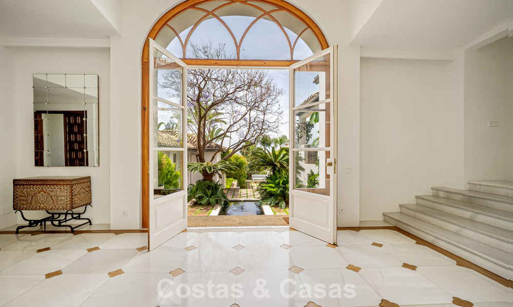 Stately luxury villa with a classic mediterranean architectural style and beautiful gardens for sale in Sierra Blanca, Marbella 798480
