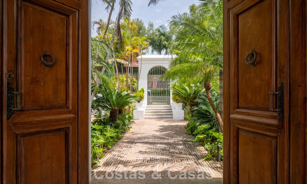 Stately luxury villa with a classic mediterranean architectural style and beautiful gardens for sale in Sierra Blanca, Marbella 798482