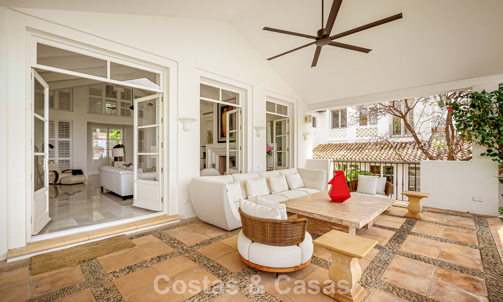 Stately luxury villa with a classic mediterranean architectural style and beautiful gardens for sale in Sierra Blanca, Marbella 798487