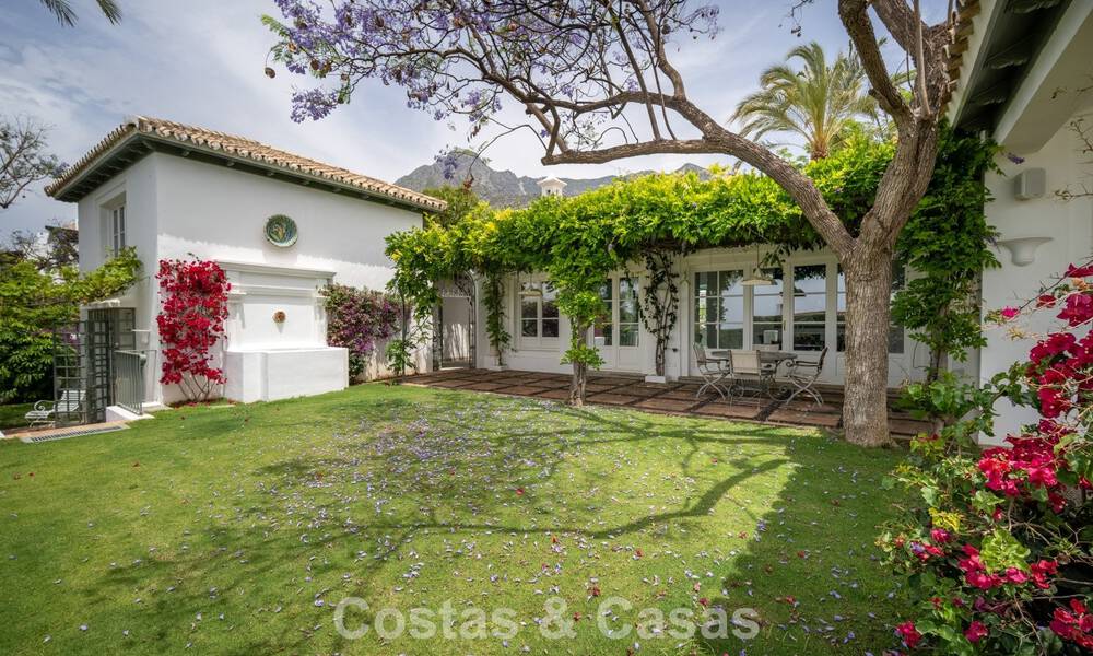 Stately luxury villa with a classic mediterranean architectural style and beautiful gardens for sale in Sierra Blanca, Marbella 798488