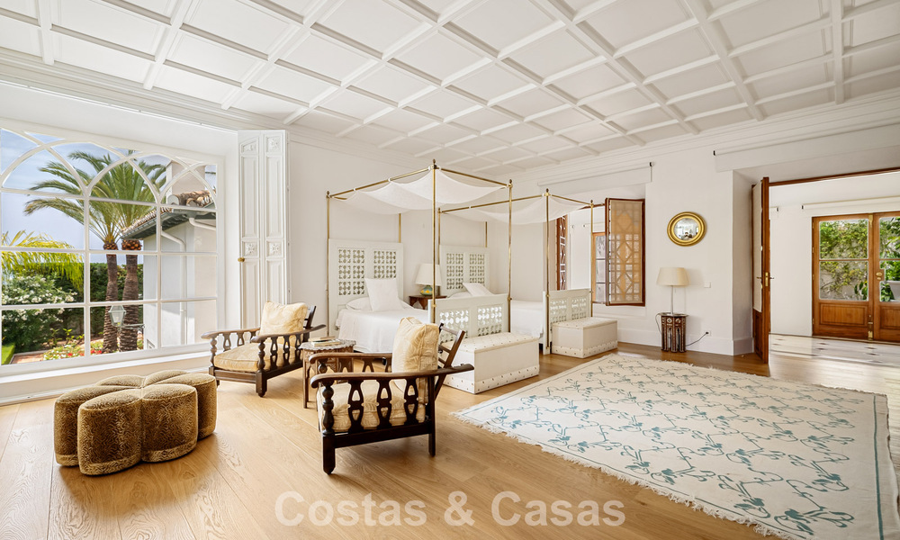 Stately luxury villa with a classic mediterranean architectural style and beautiful gardens for sale in Sierra Blanca, Marbella 798500