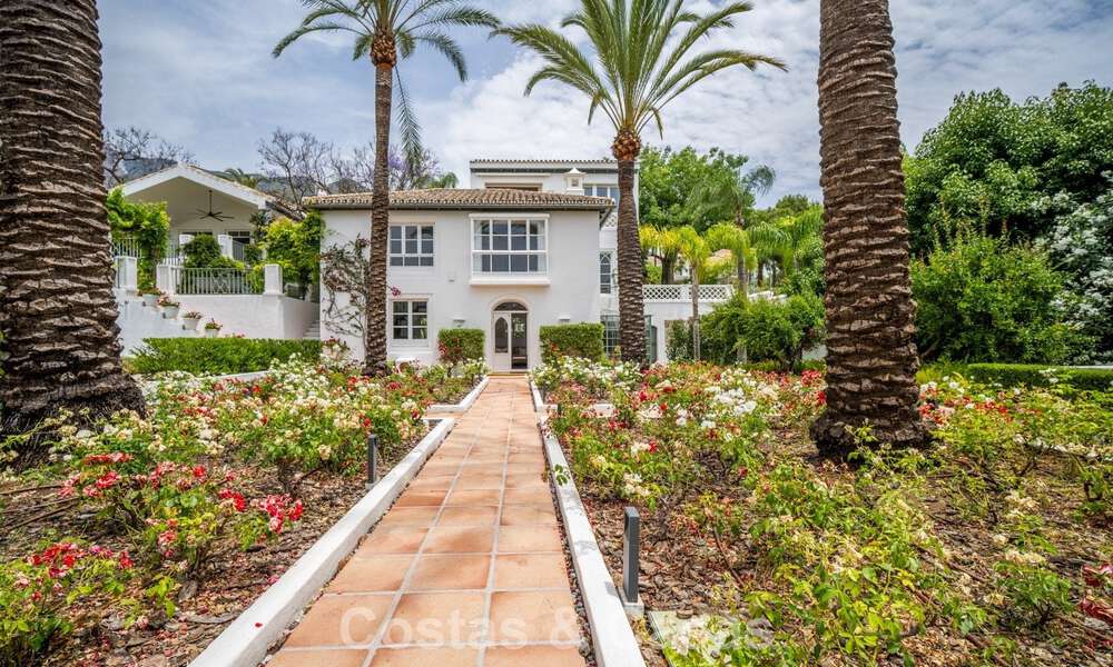 Stately luxury villa with a classic mediterranean architectural style and beautiful gardens for sale in Sierra Blanca, Marbella 798505