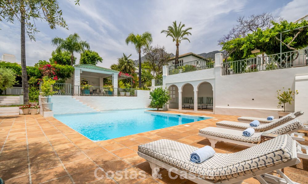 Stately luxury villa with a classic mediterranean architectural style and beautiful gardens for sale in Sierra Blanca, Marbella 798507