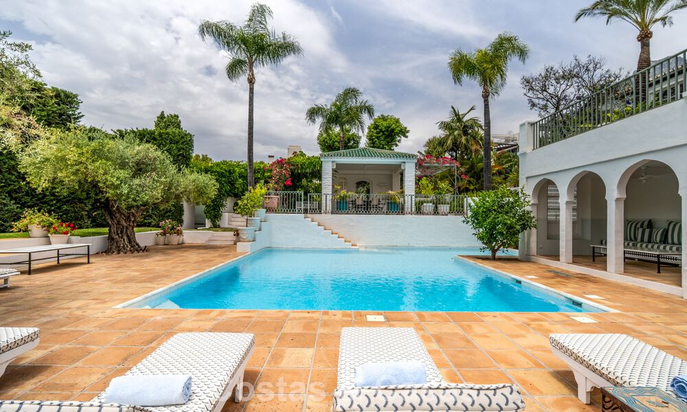 Stately luxury villa with a classic mediterranean architectural style and beautiful gardens for sale in Sierra Blanca, Marbella 798508
