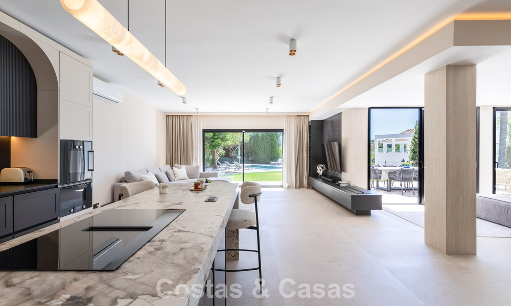Beautifully renovated modern mediterranean villa with sea views for sale in Benahavís - Marbella 798556