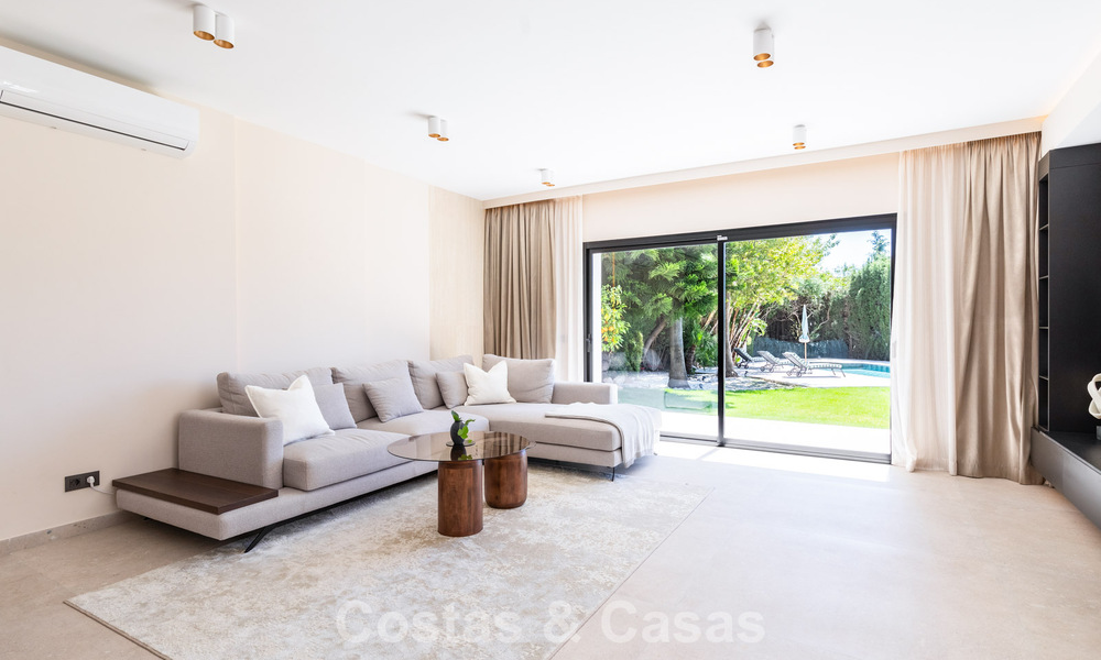 Beautifully renovated modern mediterranean villa with sea views for sale in Benahavís - Marbella 798557