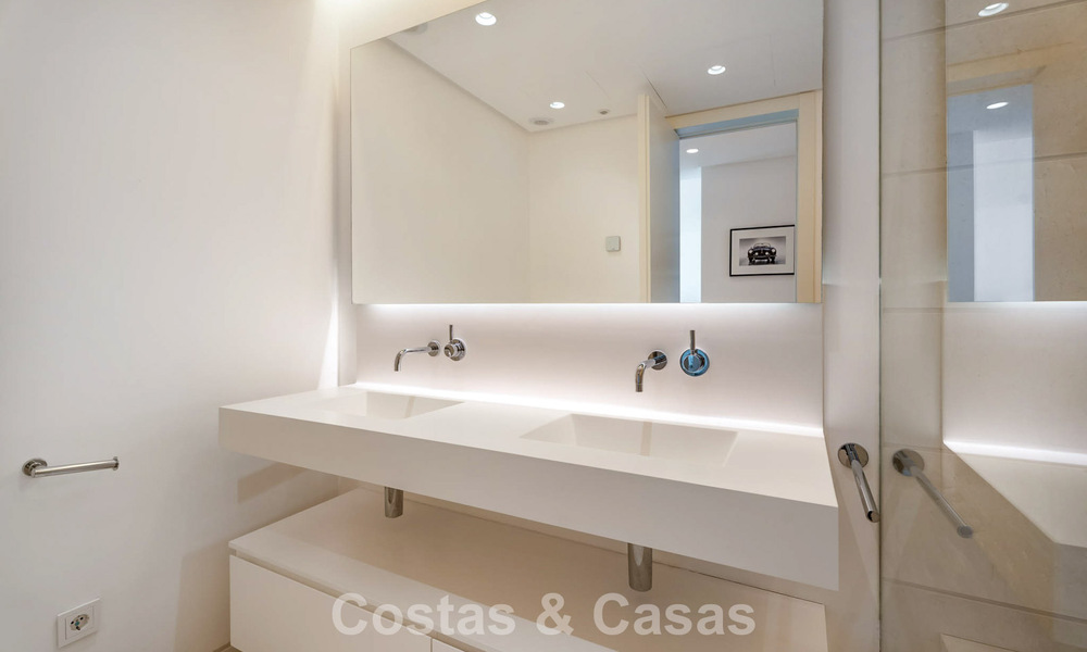 Modern luxury apartment for sale with sea views in a boutique complex in the hills near Marbella town 798600