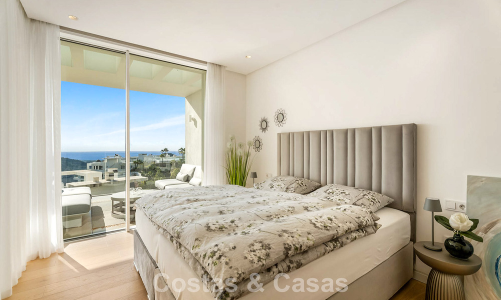 Modern luxury apartment for sale with sea views in a boutique complex in the hills near Marbella town 798602
