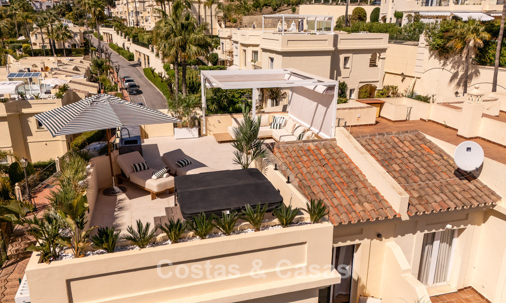 Luxury designer townhouse with panoramic sea views for sale in La Quinta, Marbella - Benahavís 798614