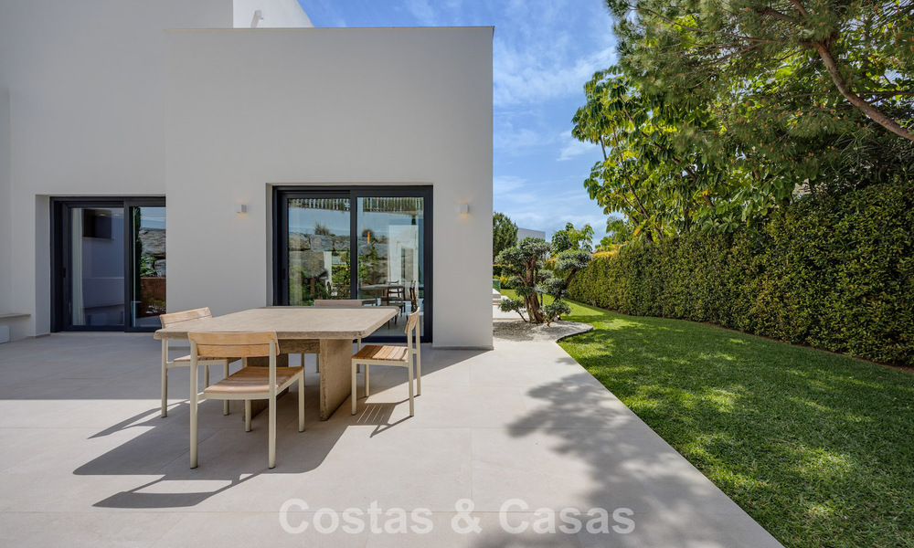 Ready-to-move-in, contemporary Mediterranean luxury villa for sale in a golf area of Marbella - Benahavís 798697