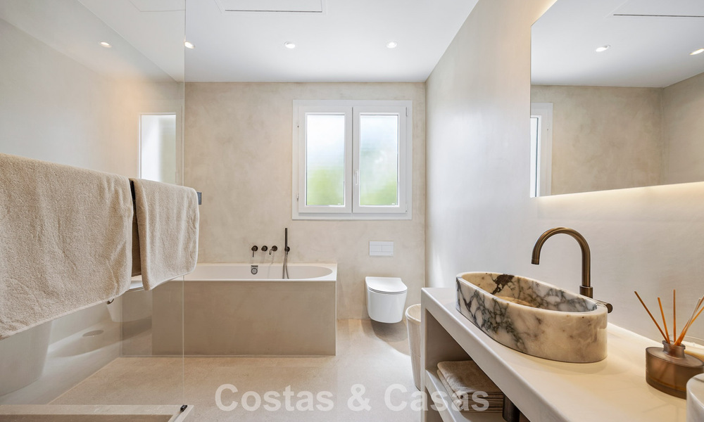 Ready-to-move-in, contemporary Mediterranean luxury villa for sale in a golf area of Marbella - Benahavís 798699