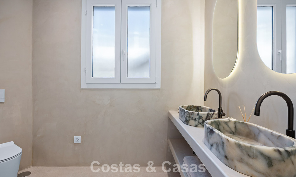 Ready-to-move-in, contemporary Mediterranean luxury villa for sale in a golf area of Marbella - Benahavís 798704