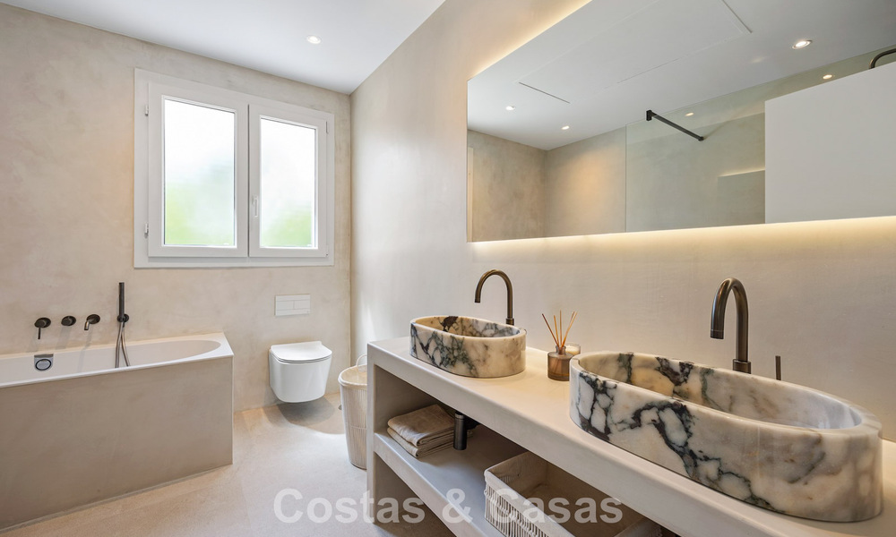 Ready-to-move-in, contemporary Mediterranean luxury villa for sale in a golf area of Marbella - Benahavís 798705