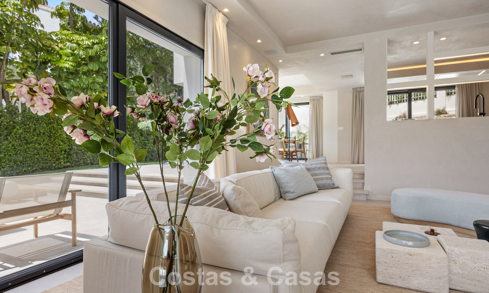 Ready-to-move-in, contemporary Mediterranean luxury villa for sale in a golf area of Marbella - Benahavís 798715
