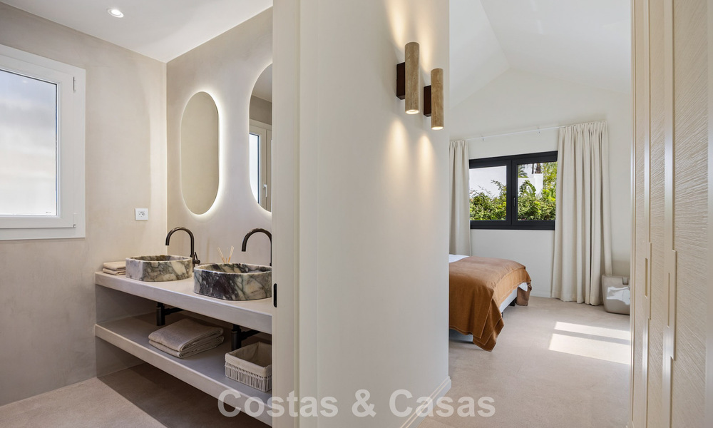 Ready-to-move-in, contemporary Mediterranean luxury villa for sale in a golf area of Marbella - Benahavís 798730