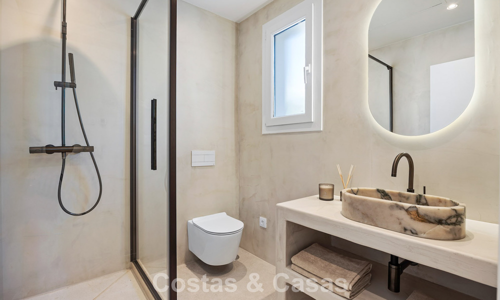 Ready-to-move-in, contemporary Mediterranean luxury villa for sale in a golf area of Marbella - Benahavís 798731