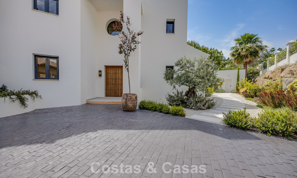 Ready-to-move-in, contemporary Mediterranean luxury villa for sale in a golf area of Marbella - Benahavís 798735