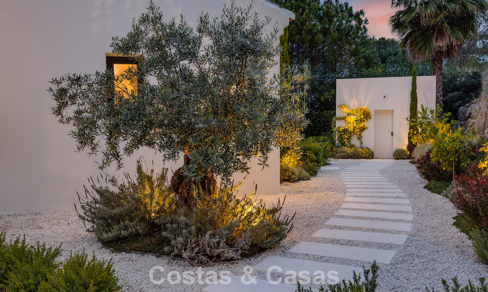 Ready-to-move-in, contemporary Mediterranean luxury villa for sale in a golf area of Marbella - Benahavís 798739