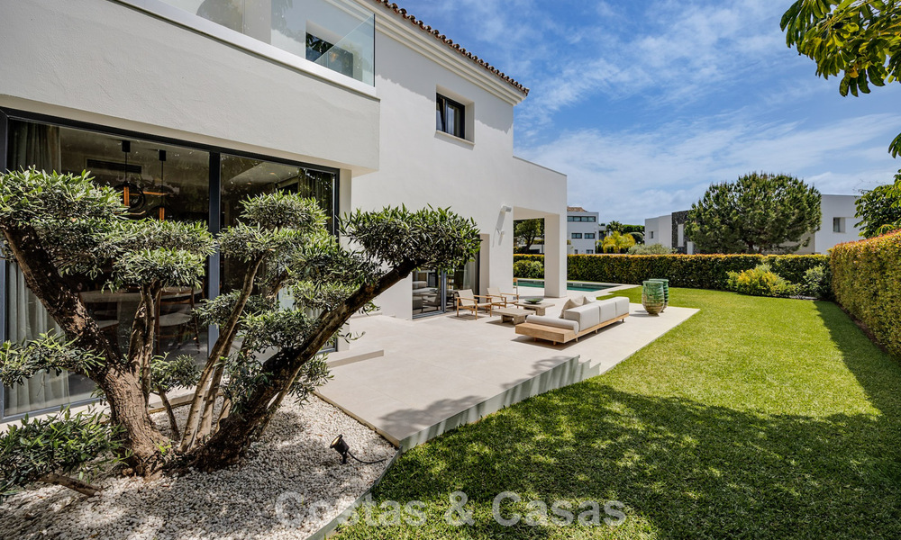 Ready-to-move-in, contemporary Mediterranean luxury villa for sale in a golf area of Marbella - Benahavís 798747