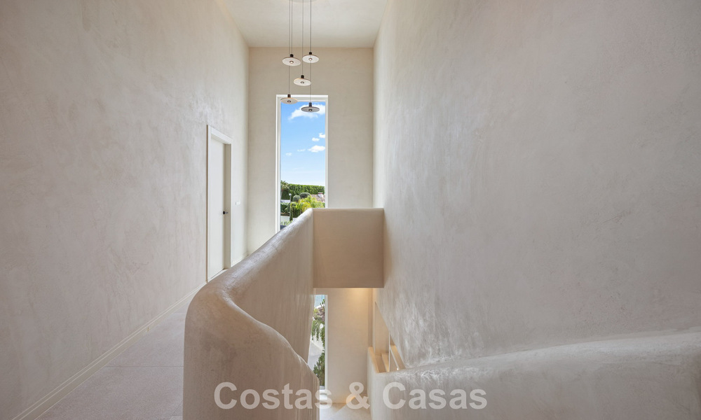 Ready-to-move-in, contemporary Mediterranean luxury villa for sale in a golf area of Marbella - Benahavís 798754