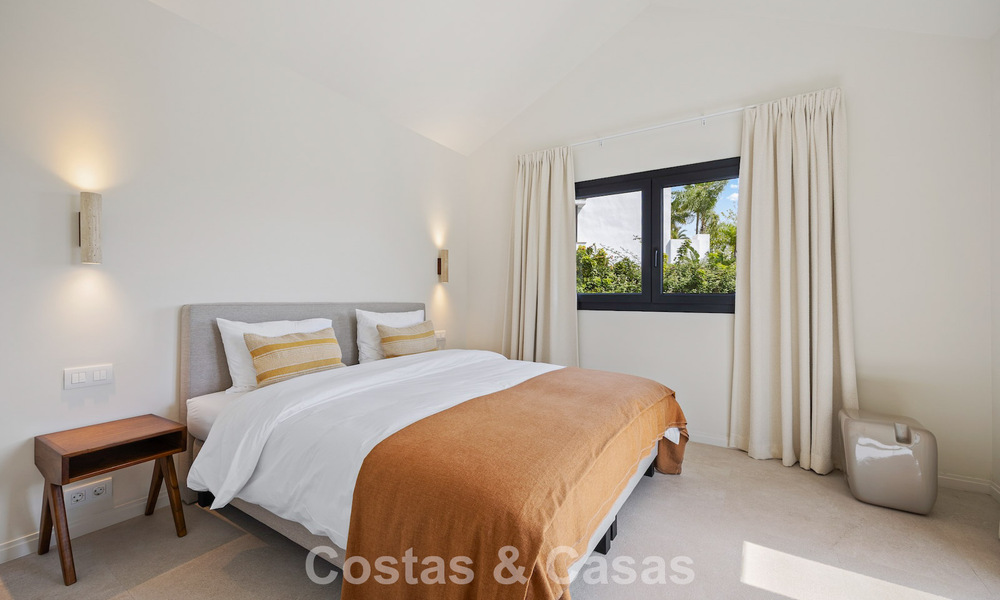 Ready-to-move-in, contemporary Mediterranean luxury villa for sale in a golf area of Marbella - Benahavís 798755