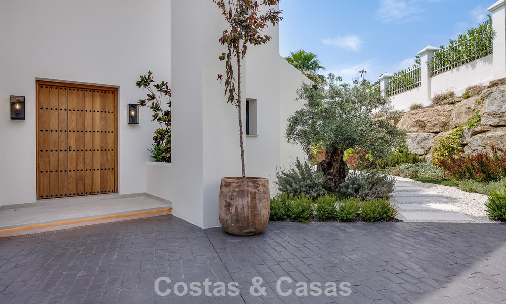 Ready-to-move-in, contemporary Mediterranean luxury villa for sale in a golf area of Marbella - Benahavís 798758