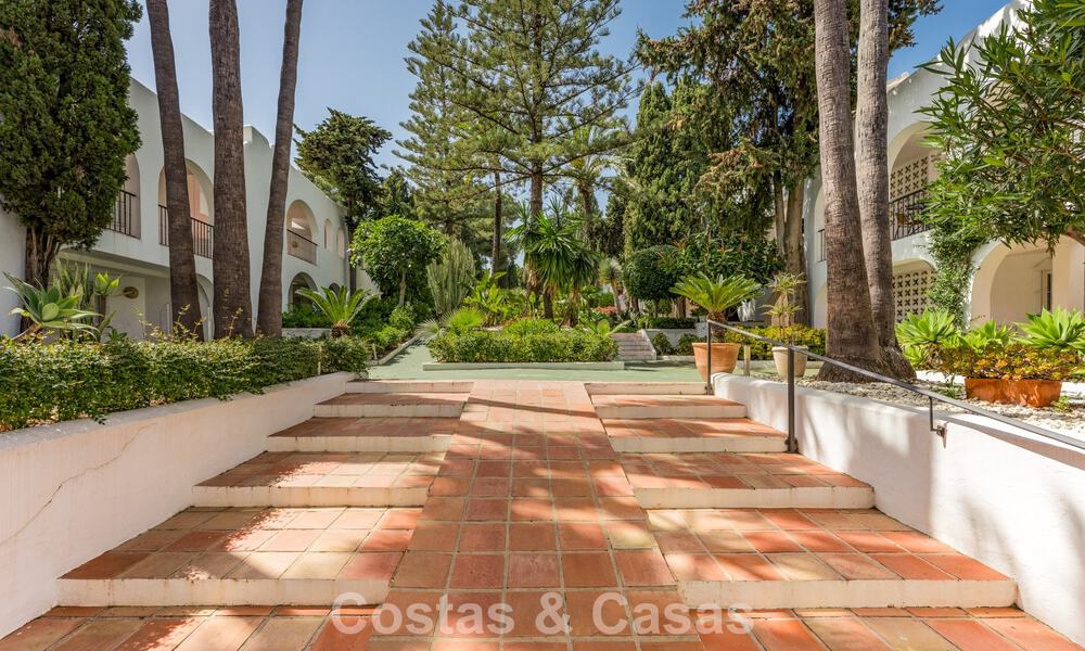 Stylish modernised apartment for sale, frontline aloha golf in Nueva Andalucía, Marbella 798766