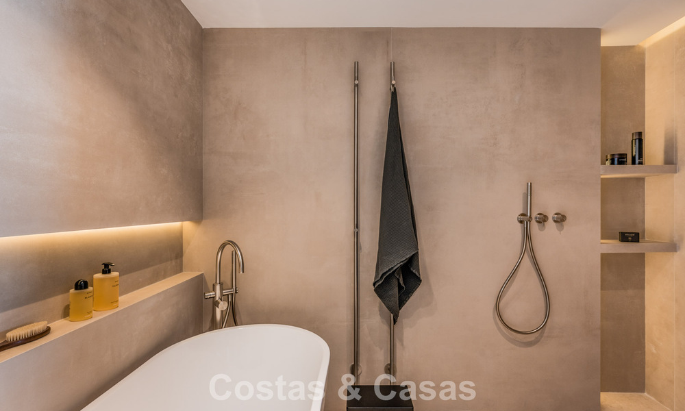 Stylish modernised apartment for sale, frontline aloha golf in Nueva Andalucía, Marbella 798772