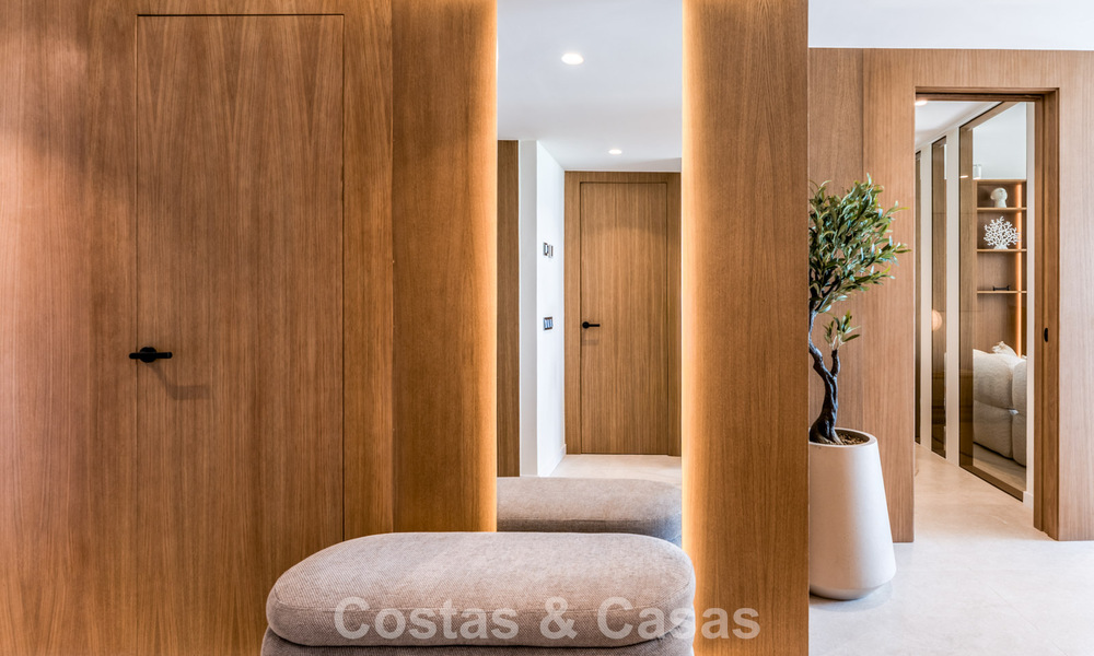 Stylish modernised apartment for sale, frontline aloha golf in Nueva Andalucía, Marbella 798793