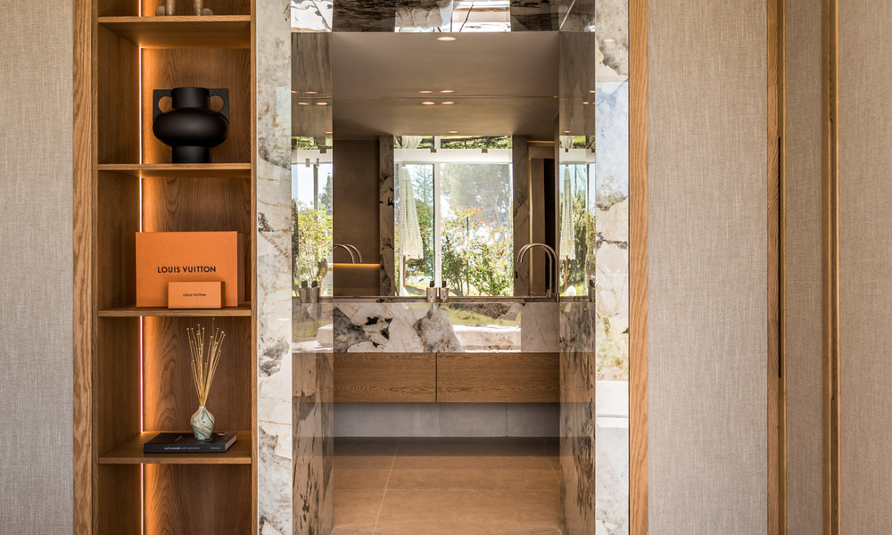 Stylish modernised apartment for sale, frontline aloha golf in Nueva Andalucía, Marbella 798797