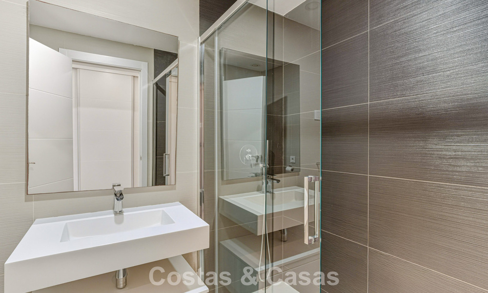 Modern garden apartment for sale at walking distance to the beach on the New Golden Mile between Marbella and Estepona 798811