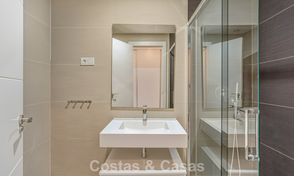 Modern garden apartment for sale at walking distance to the beach on the New Golden Mile between Marbella and Estepona 798812