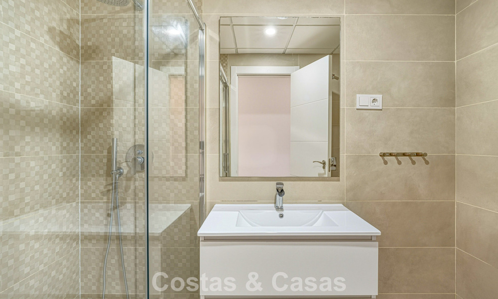 Modern garden apartment for sale at walking distance to the beach on the New Golden Mile between Marbella and Estepona 798815