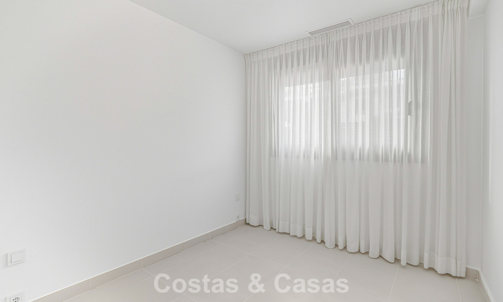 Modern garden apartment for sale at walking distance to the beach on the New Golden Mile between Marbella and Estepona 798816