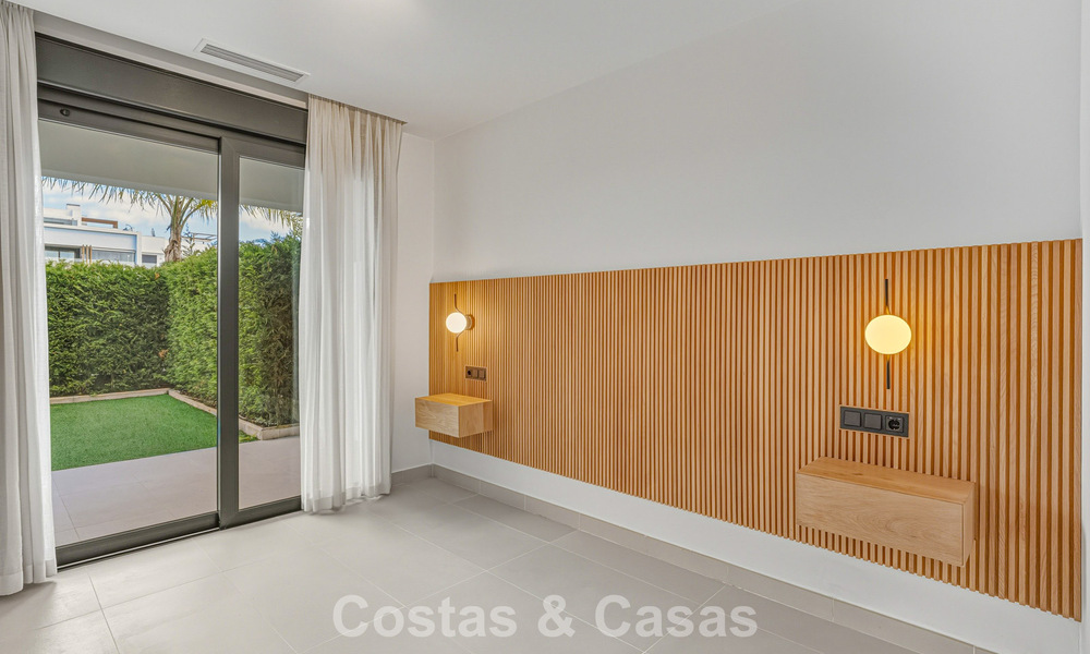 Modern garden apartment for sale at walking distance to the beach on the New Golden Mile between Marbella and Estepona 798819