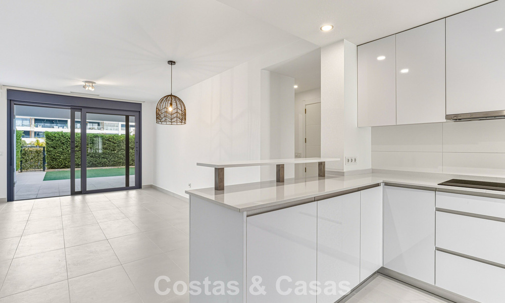 Modern garden apartment for sale at walking distance to the beach on the New Golden Mile between Marbella and Estepona 798821