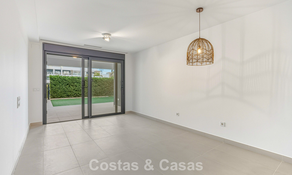Modern garden apartment for sale at walking distance to the beach on the New Golden Mile between Marbella and Estepona 798824