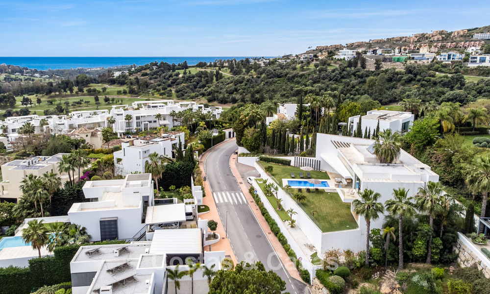 Contemporary modern villa with panoramic sea views for sale in a prestigious golf area in Marbella - Benahavís 798840