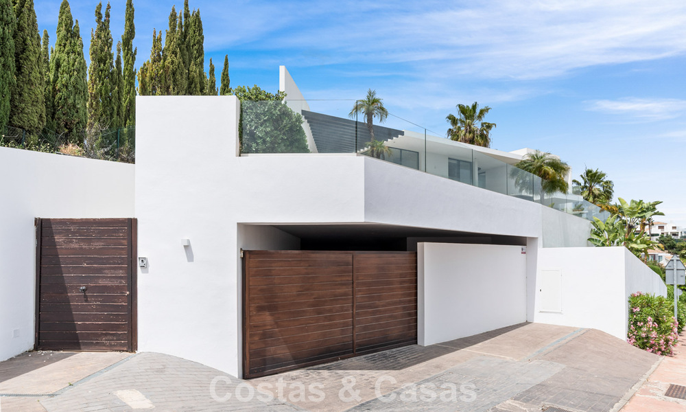 Contemporary modern villa with panoramic sea views for sale in a prestigious golf area in Marbella - Benahavís 798842
