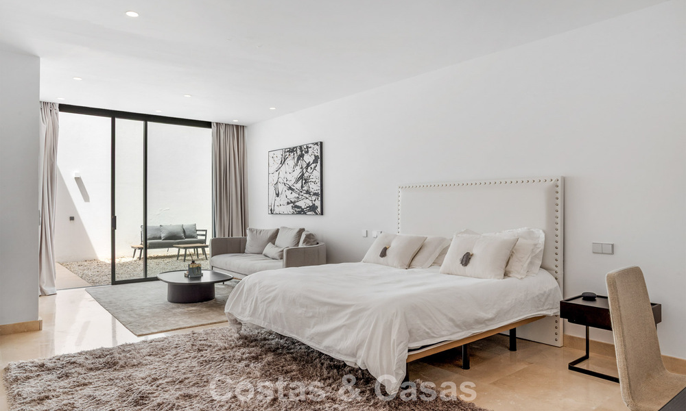 Contemporary modern villa with panoramic sea views for sale in a prestigious golf area in Marbella - Benahavís 798874