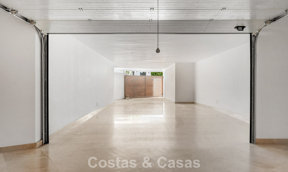 Contemporary modern villa with panoramic sea views for sale in a prestigious golf area in Marbella - Benahavís 798880