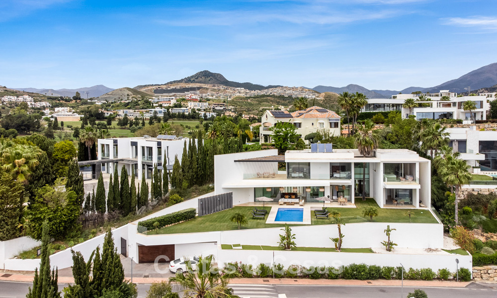 Contemporary modern villa with panoramic sea views for sale in a prestigious golf area in Marbella - Benahavís 798883