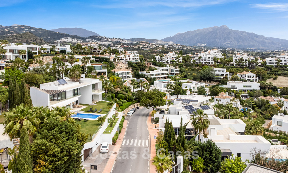 Contemporary modern villa with panoramic sea views for sale in a prestigious golf area in Marbella - Benahavís 798886