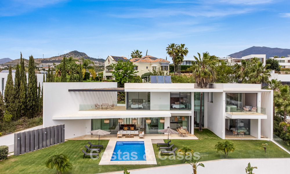 Contemporary modern villa with panoramic sea views for sale in a prestigious golf area in Marbella - Benahavís 798887