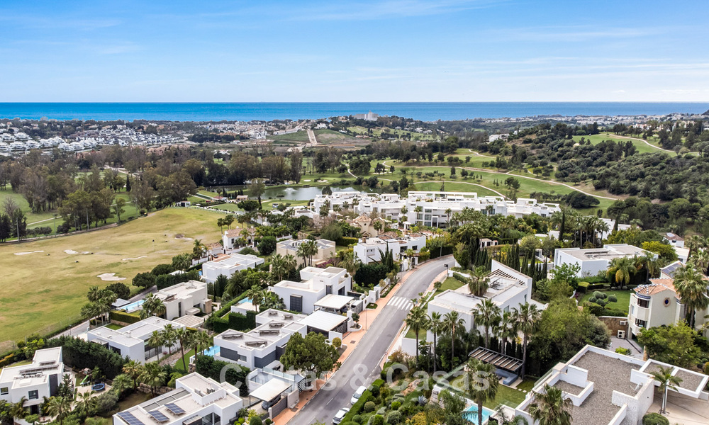 Contemporary modern villa with panoramic sea views for sale in a prestigious golf area in Marbella - Benahavís 798889