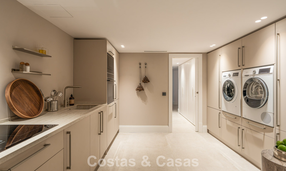 Royal villa in a contemporary Mediterranean architectural style for sale in a gated community in Marbella - Benahavís 799059