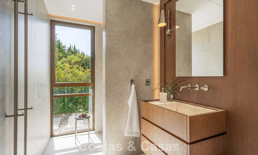 Royal villa in a contemporary Mediterranean architectural style for sale in a gated community in Marbella - Benahavís 799068