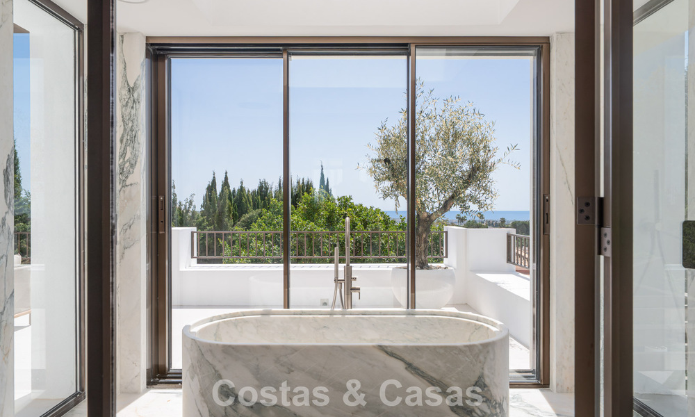 Royal villa in a contemporary Mediterranean architectural style for sale in a gated community in Marbella - Benahavís 799073